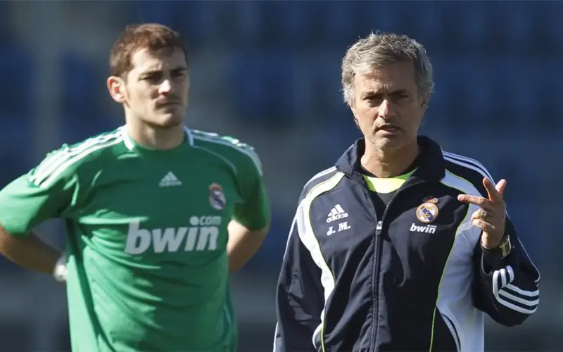 بعد اقترابه من العودة لـ ريال مدريد.. كاسياس يؤكد خصومته مع مورينيو بتصرف جديد